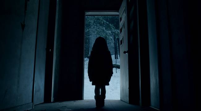 La escalofriante ‘Mamá’ presentada por Guillermo del Toro. Crítica, sinopsis, y trailer.