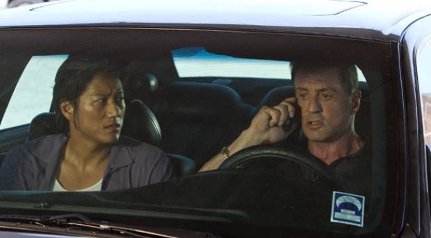 Sung Kan y Sylvester Stallone en 'Una bala en la cabeza'