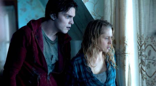 Nicholas Hoult y Teresa Palmer en 'Memorias de un zombie adolescente' 