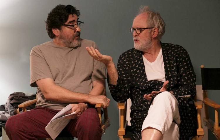 Alfred Molina y John Lithgow ensayando la película 'El amor es extraño'