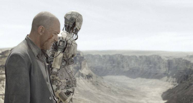 Antonio Banderas y uno de los robots en una escena de la película "Autómata" (2015)