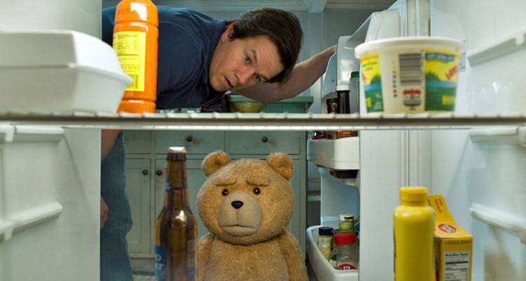 Ted y Mark Wahlberg en la película 'Ted 2' (2015)