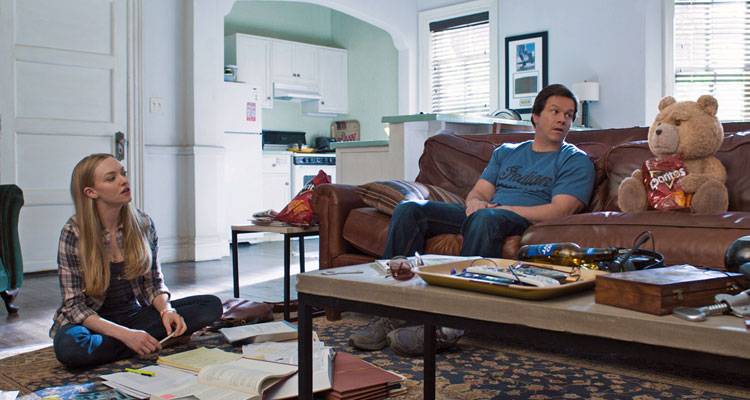Amanda Seyfried, Ted y Mark Wahlberg en la película 'Ted 2' (2015)