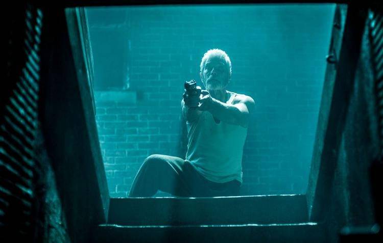El actor Stephen Lang es "El hombre ciego" que mantiene en vilo a los intrusos en la película "No respires"