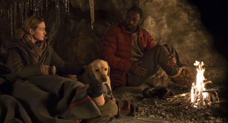 Idris Elba y Kate Winslet en una situación límite