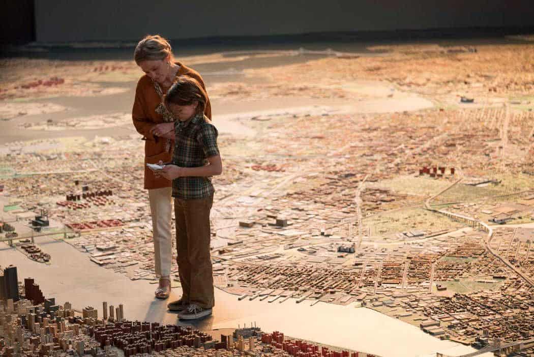 Oakes Fegley y Julianne Moore en "Wonderstruck. El museo de las maravillas"