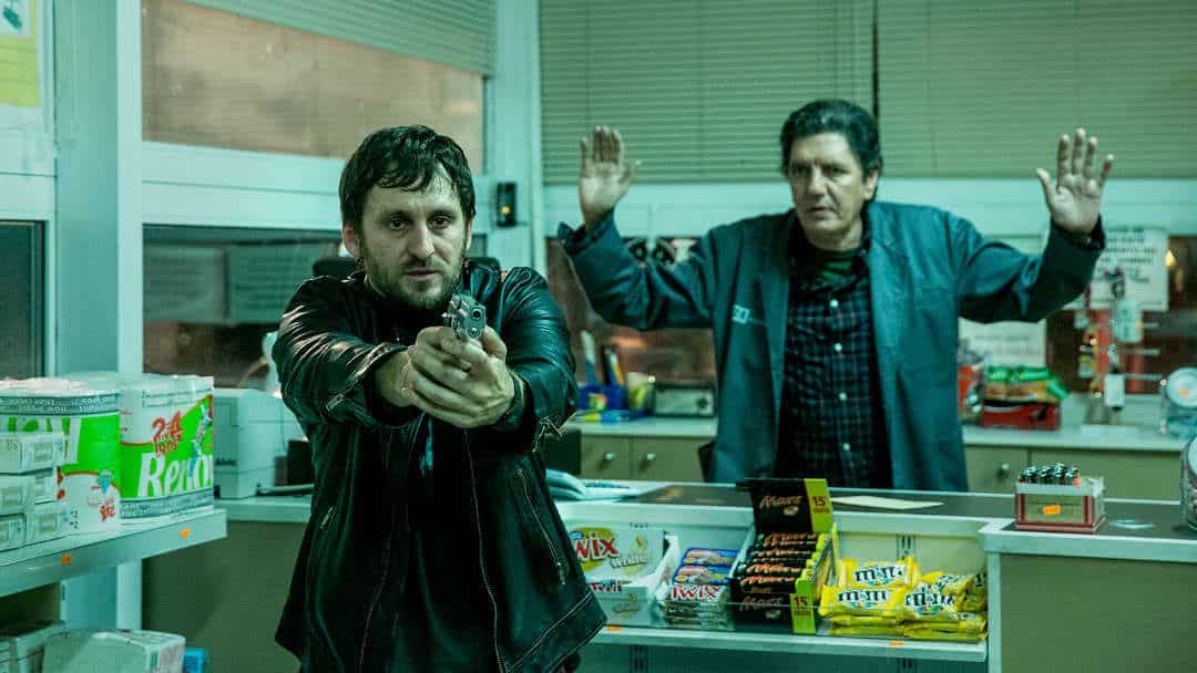 Antonio Dechent y Raúl Arévalo en la película "El aviso"