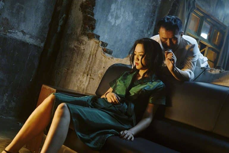Jue Huang and Wei Tang en Largo Viaje Hacia La Noche (Película 2019)