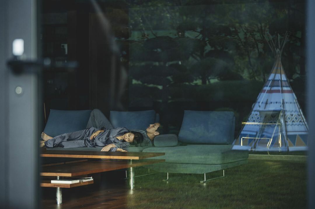 Cho Yeo-jeong y Sun-kyun Lee en una escena de la película
