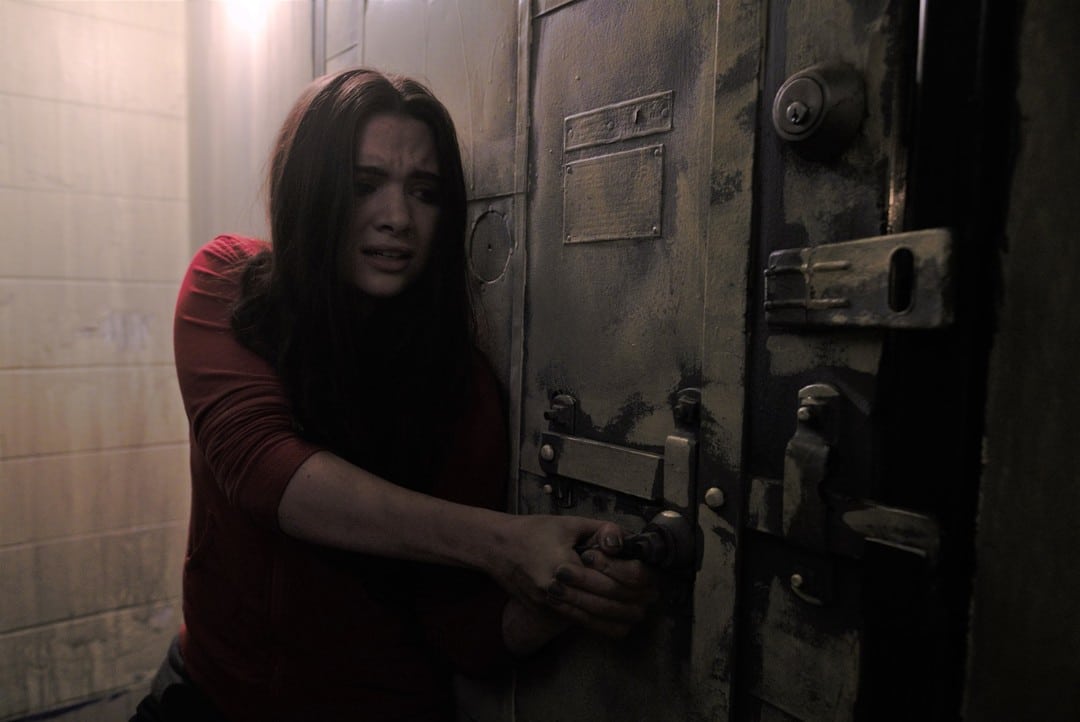 Katie Stevens en una escena de la película de terror