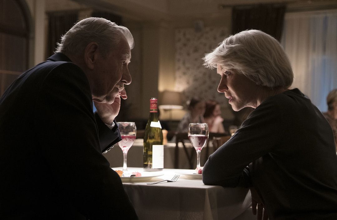 Ian McKellen y Helen Mirren en la película de suspense