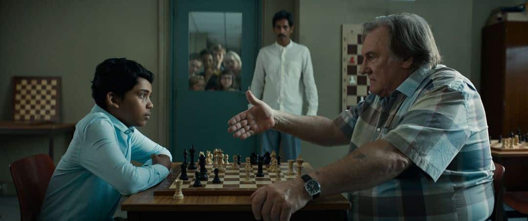 Gérard Depardieu y Assad Ahmed jugando al ajedrez