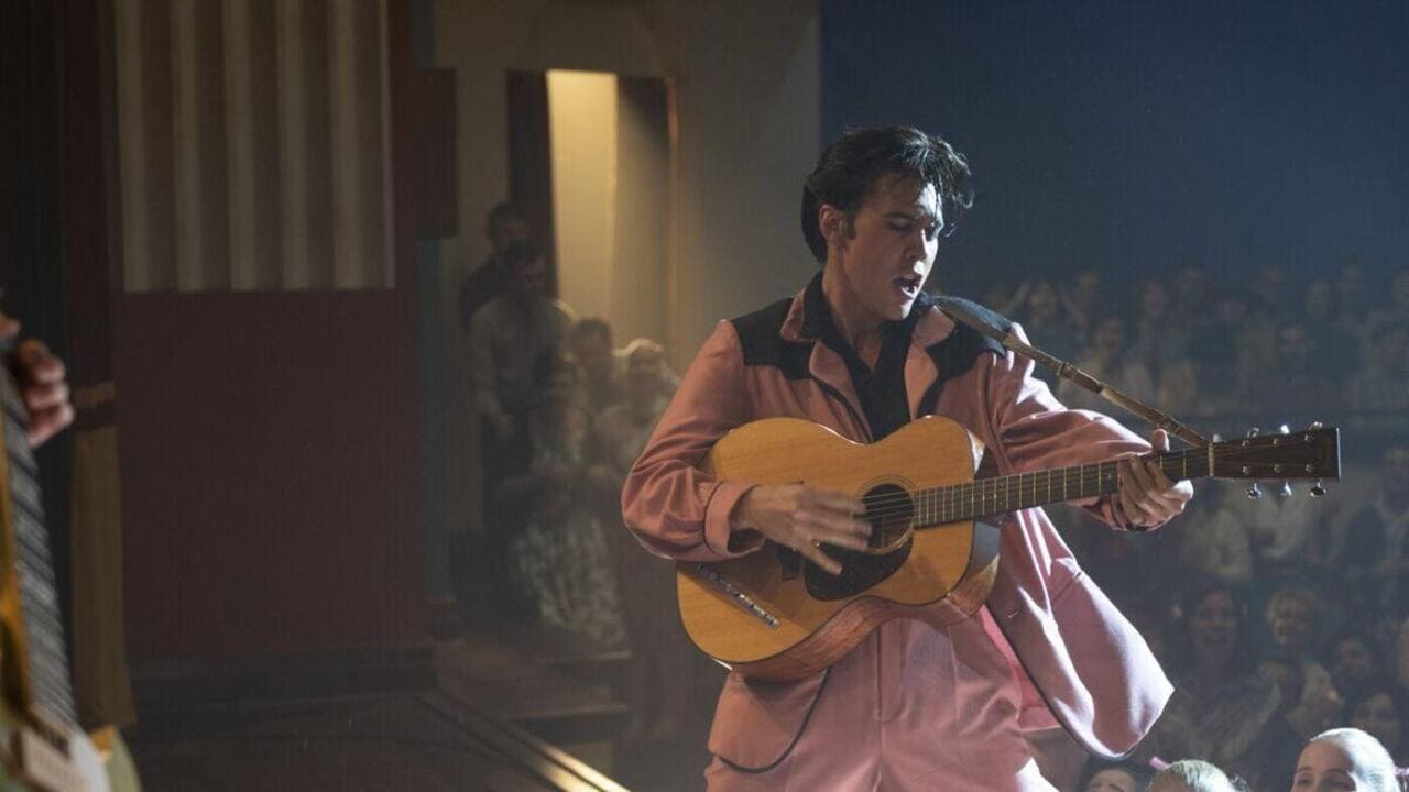 Elvis Presley (Austin Butler)